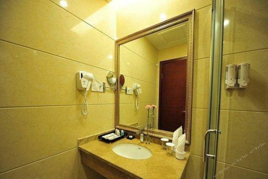 Chonpines Hotel Anshun Extérieur photo